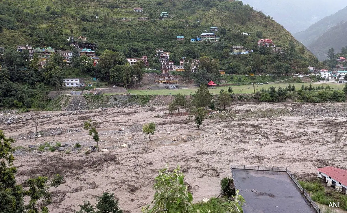 हिमाचल प्रदेशात ढगफुटीमुळे महापूर: ५ मृत, अनेक बेपत्ता.