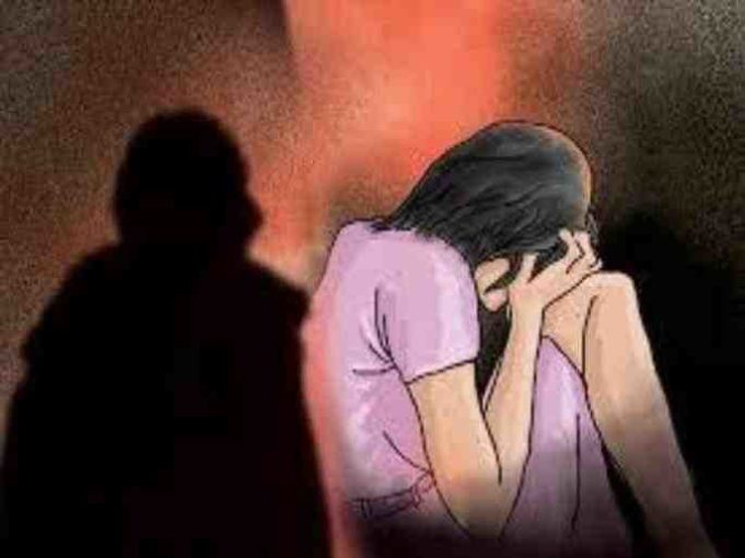 दौंड : अल्पवयीन मुलीवर लैंगिक अत्याचार व महिलांवर दरोडा – पुणे ग्रामीण पोलिसांनी मुख्य आरोपीचे स्केच जाहीर केले.
