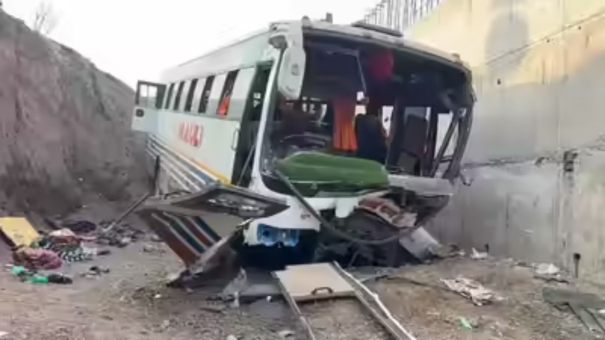 कराडजवळ भीषण बस अपघात